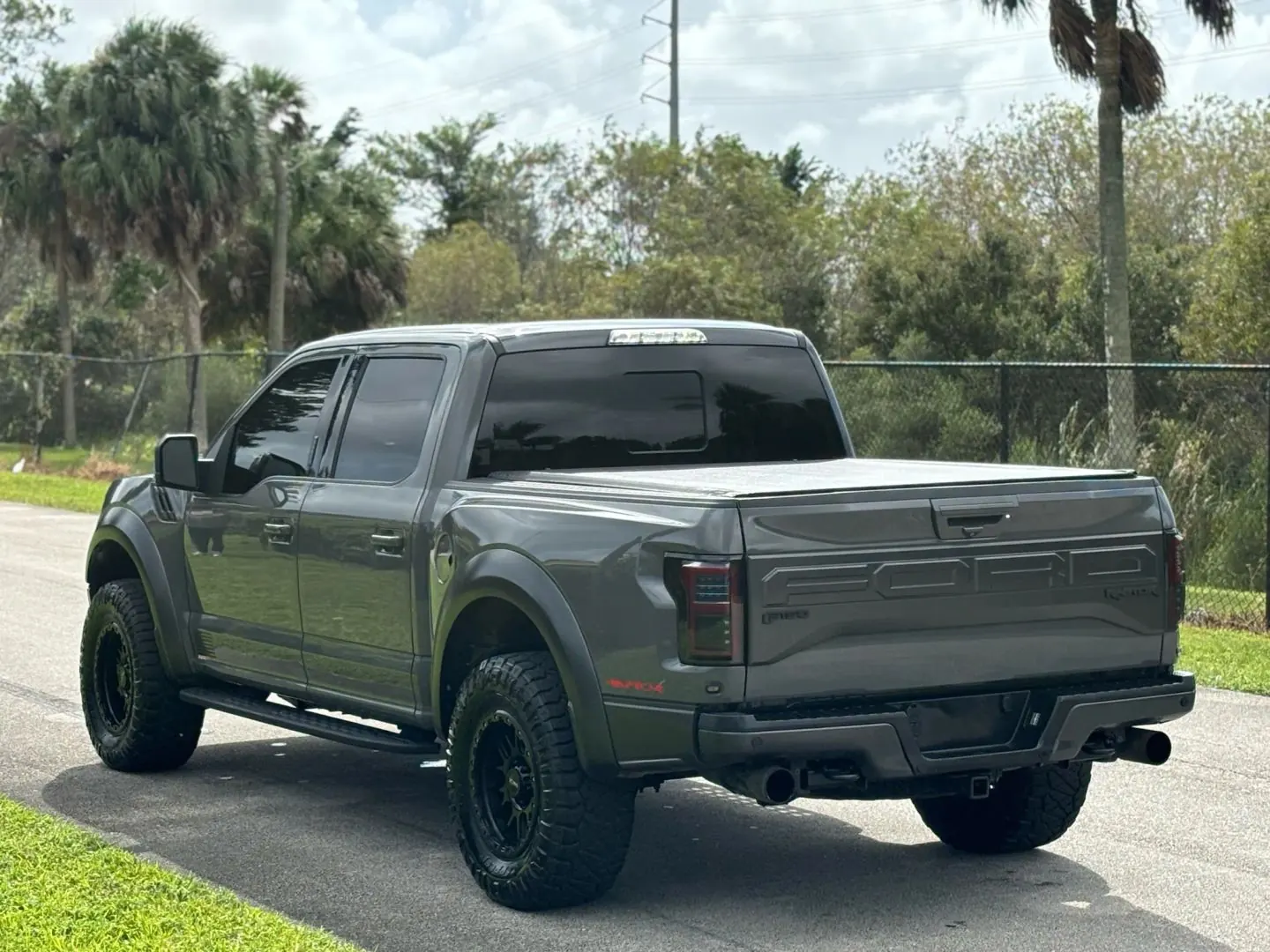 2018 Ford F-150 Raptor 4WD SuperCrew 5-1/2' Box - Photo 8