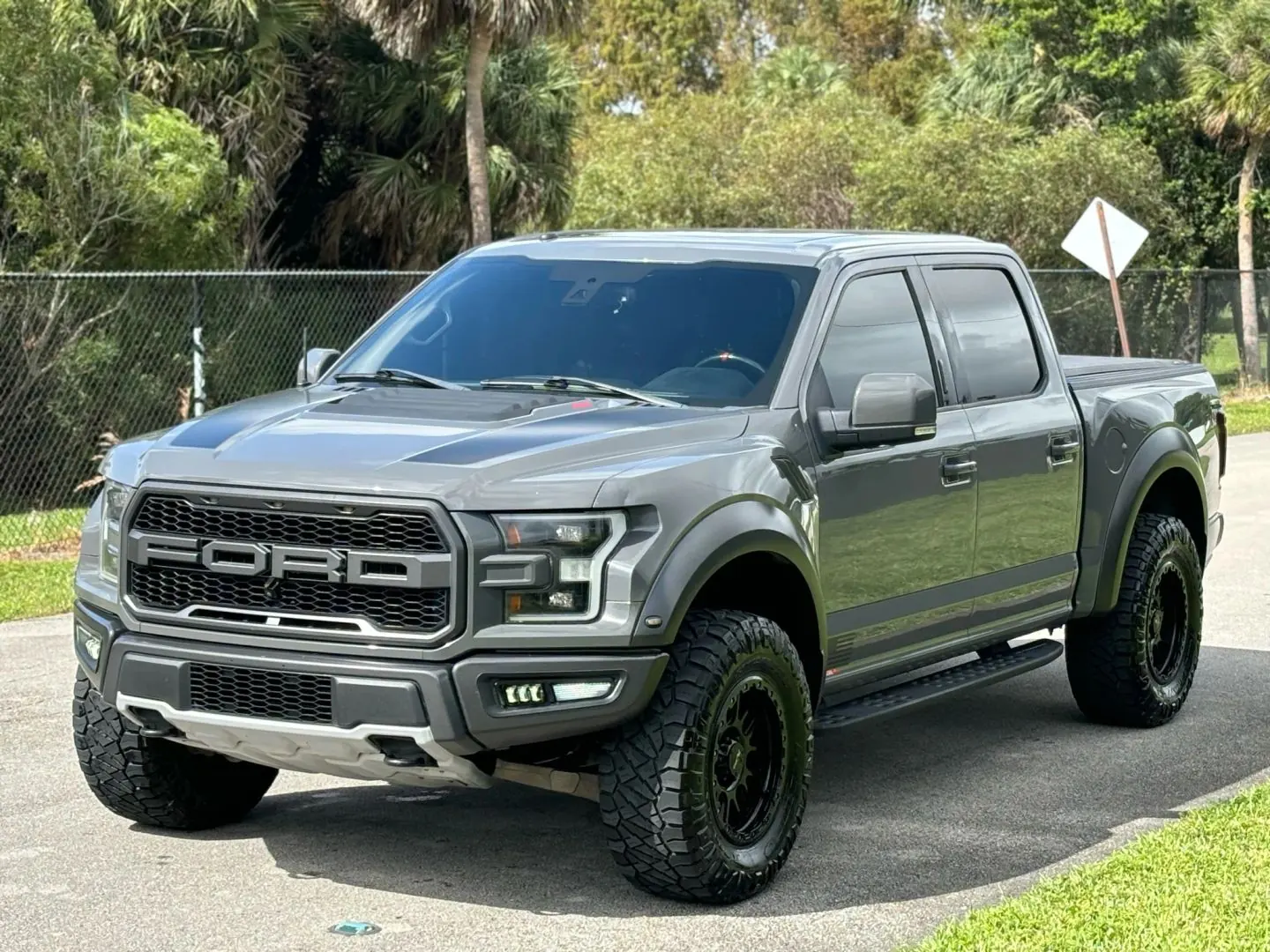 2018 Ford F-150 Raptor 4WD SuperCrew 5-1/2' Box - Photo 10