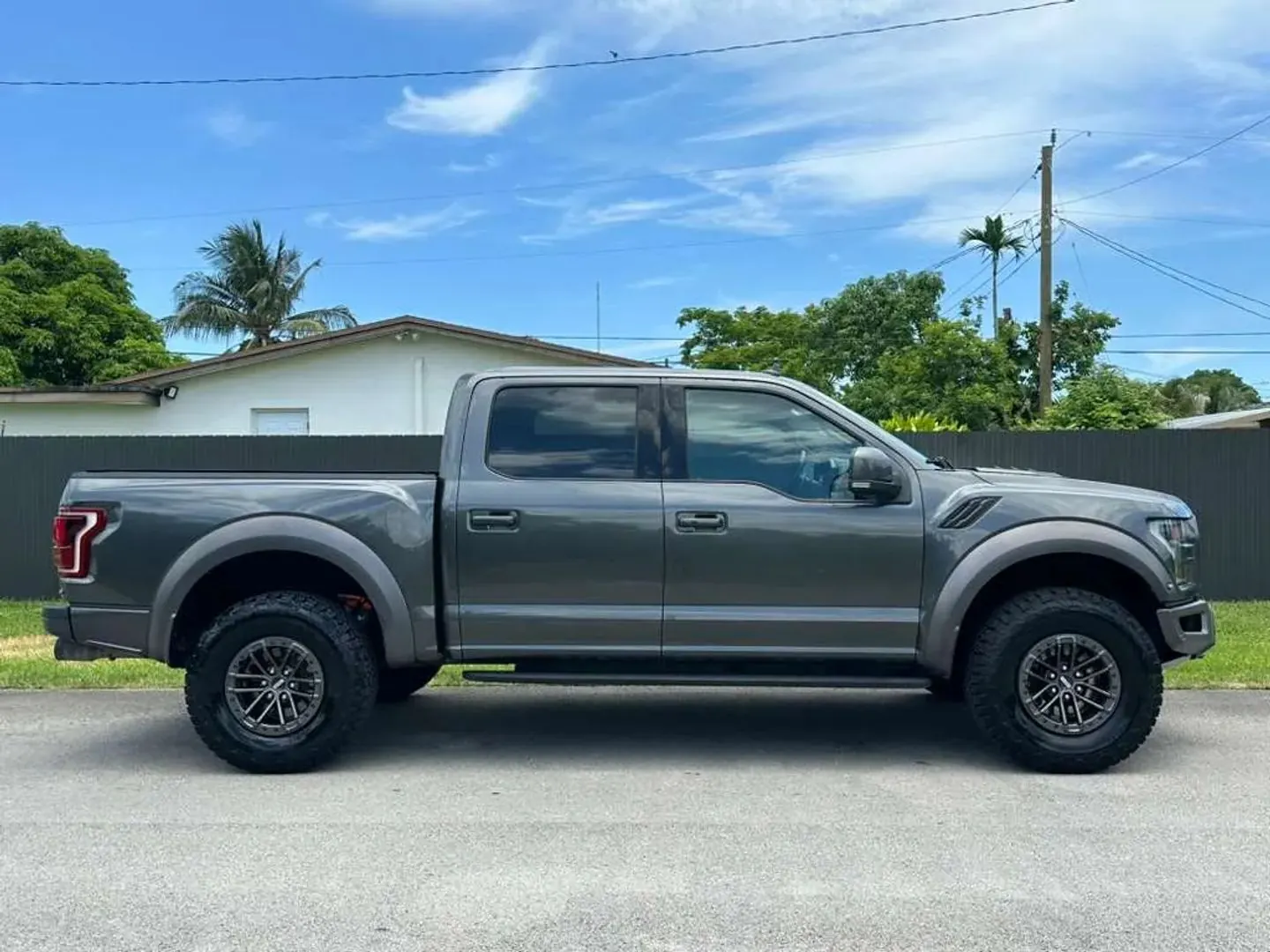 2020 Ford F-150 Raptor 4WD SuperCrew 5-1/2' Box - Photo 3