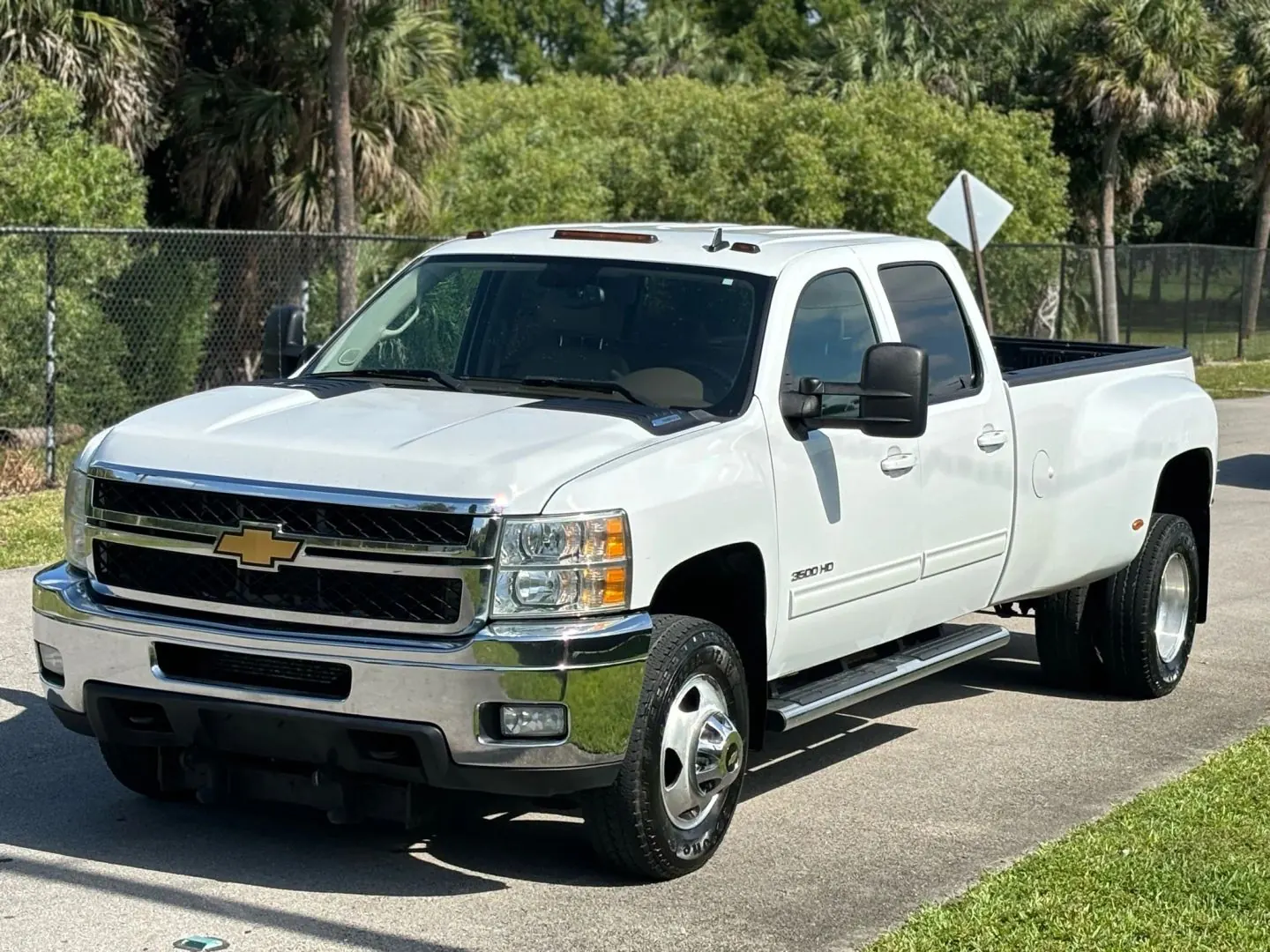 2014 Chevrolet Silverado HD LTZ 4WD Crew Cab DRW LWB - Photo 10
