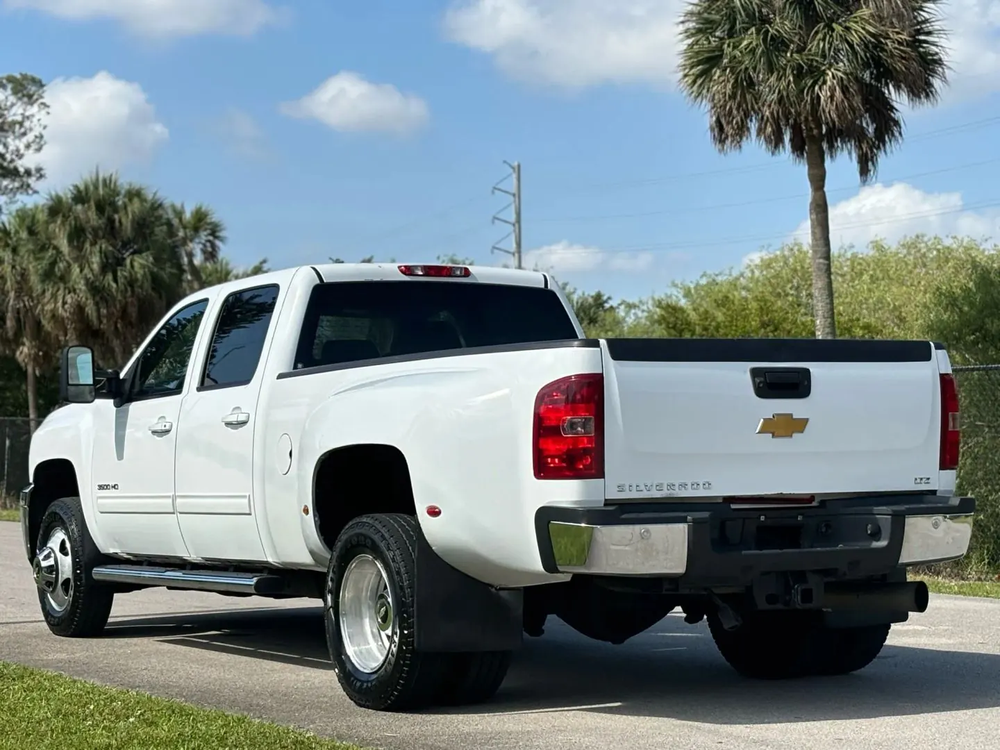 2014 Chevrolet Silverado HD LTZ 4WD Crew Cab DRW LWB - Photo 7