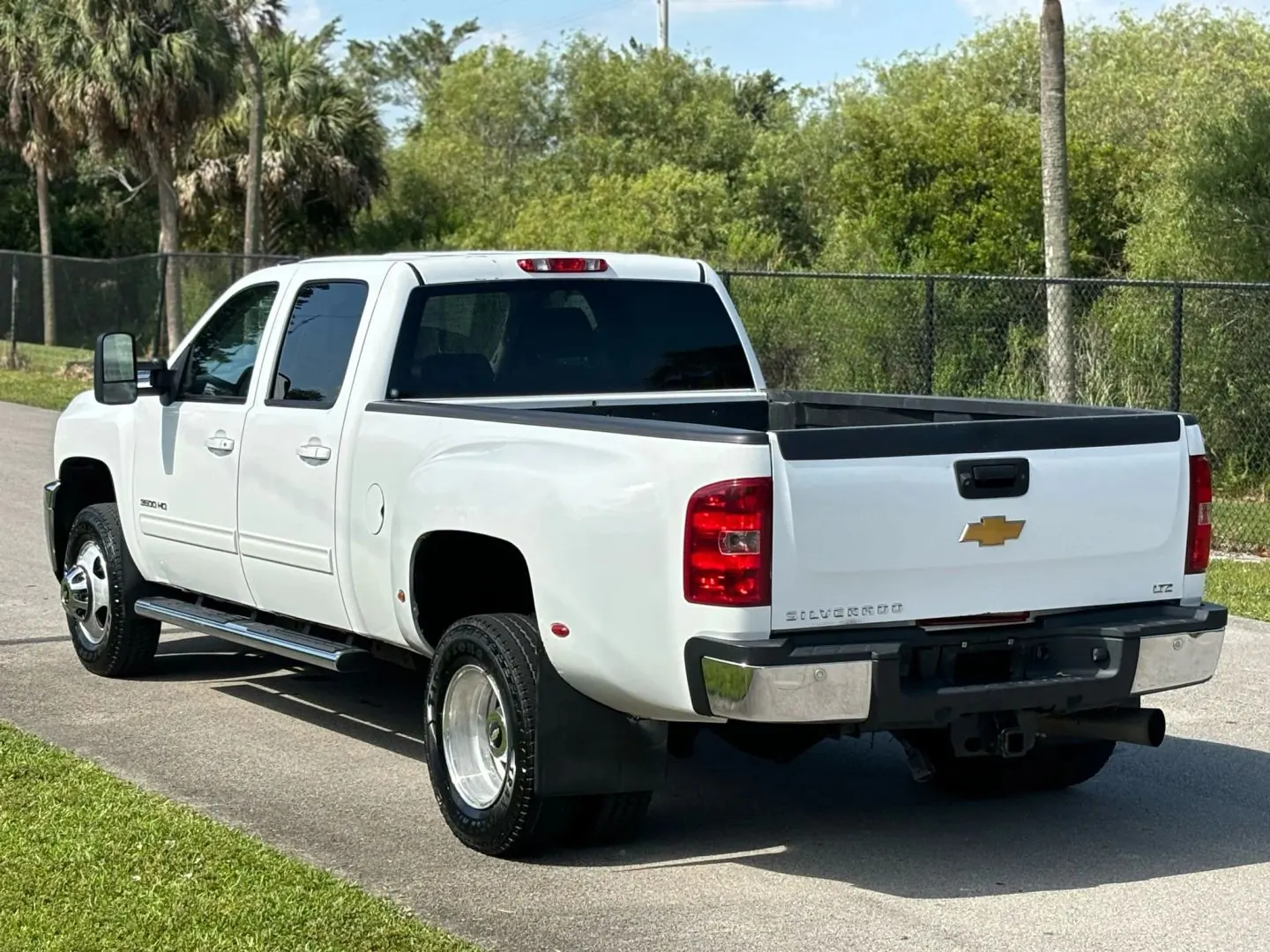 2014 Chevrolet Silverado HD LTZ 4WD Crew Cab DRW LWB - Photo 8