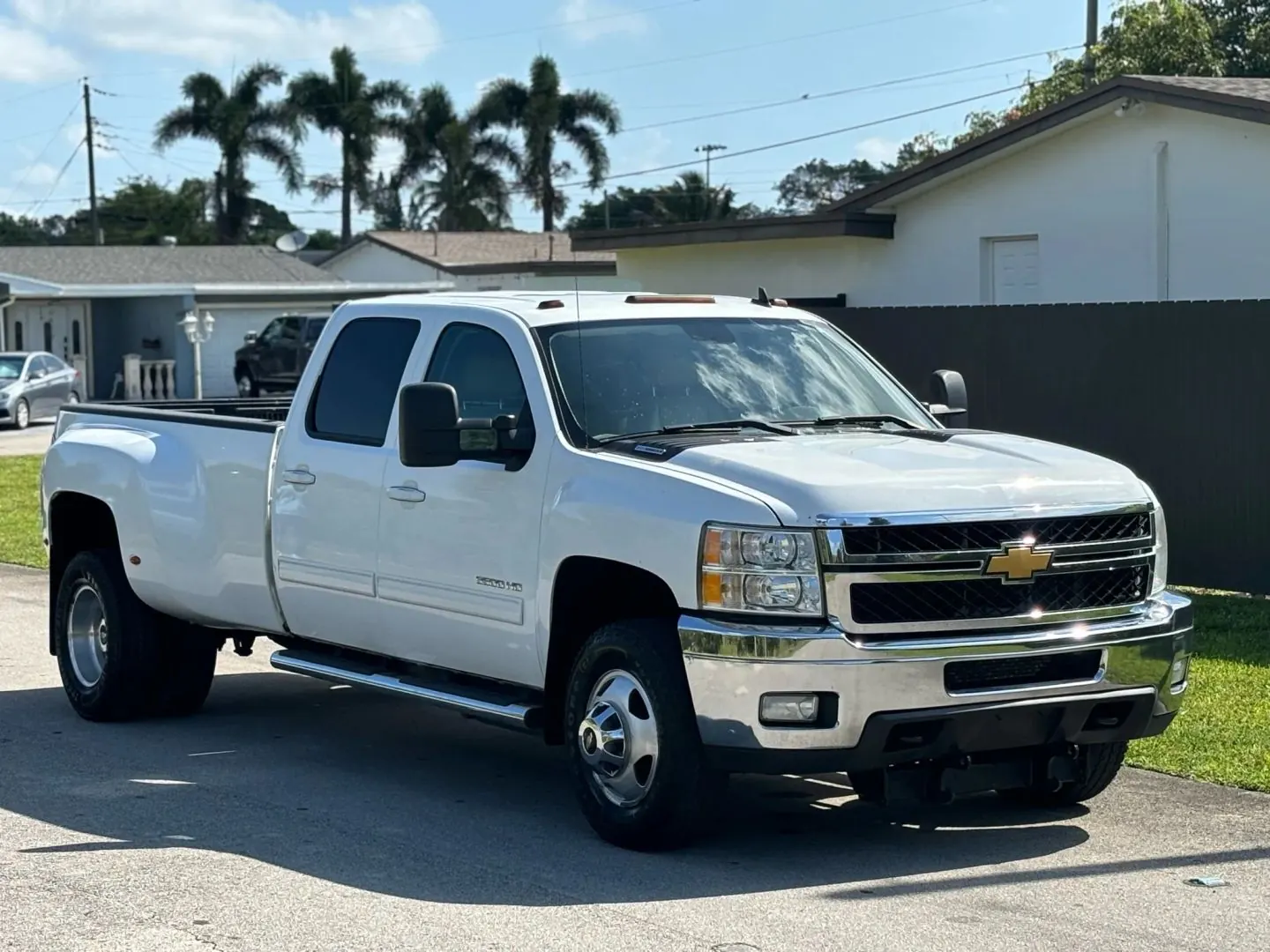 2014 Chevrolet Silverado HD LTZ 4WD Crew Cab DRW LWB - Photo 2