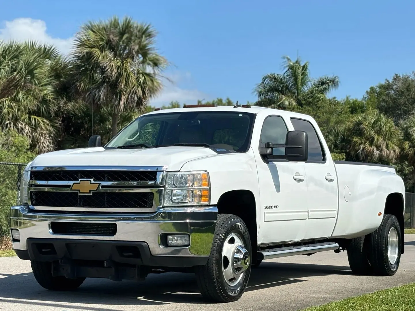 2014 Chevrolet Silverado HD LTZ 4WD Crew Cab DRW LWB - Photo 11