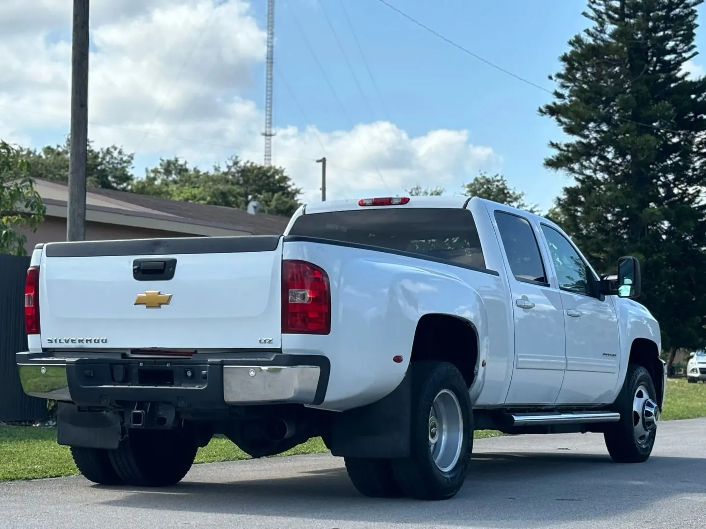 2014 Chevrolet Silverado HD LTZ 4WD Crew Cab DRW LWB - Photo 4