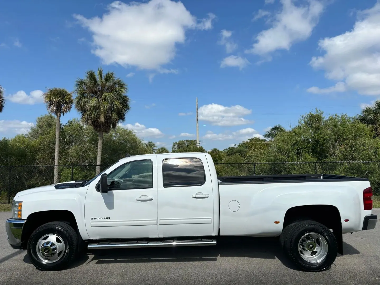 2014 Chevrolet Silverado HD LTZ 4WD Crew Cab DRW LWB - Photo 9