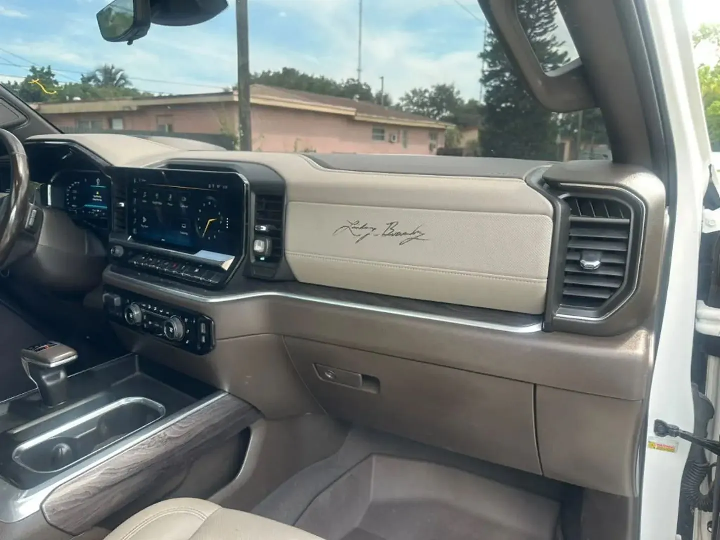 2022 Chevrolet Silverado 1500 LTZ 4WD Crew Cab Short Box - Photo 15