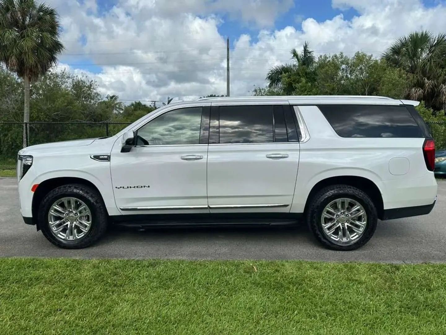 2022 GMC Yukon SLT 2WD - Photo 7