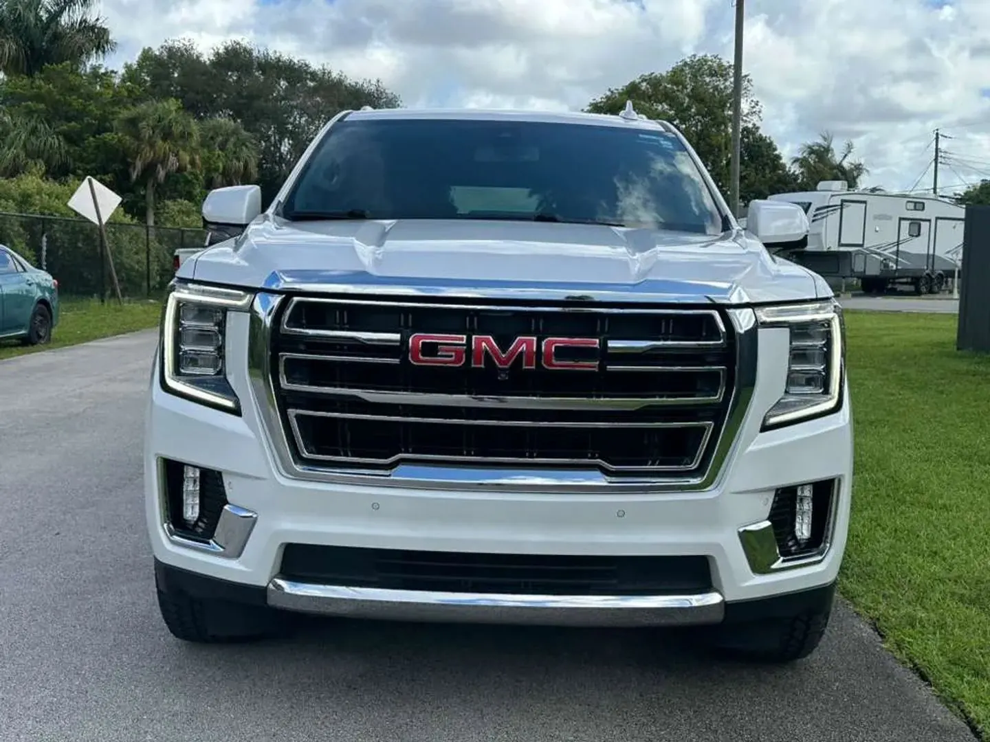 2022 GMC Yukon SLT 2WD - Photo 2