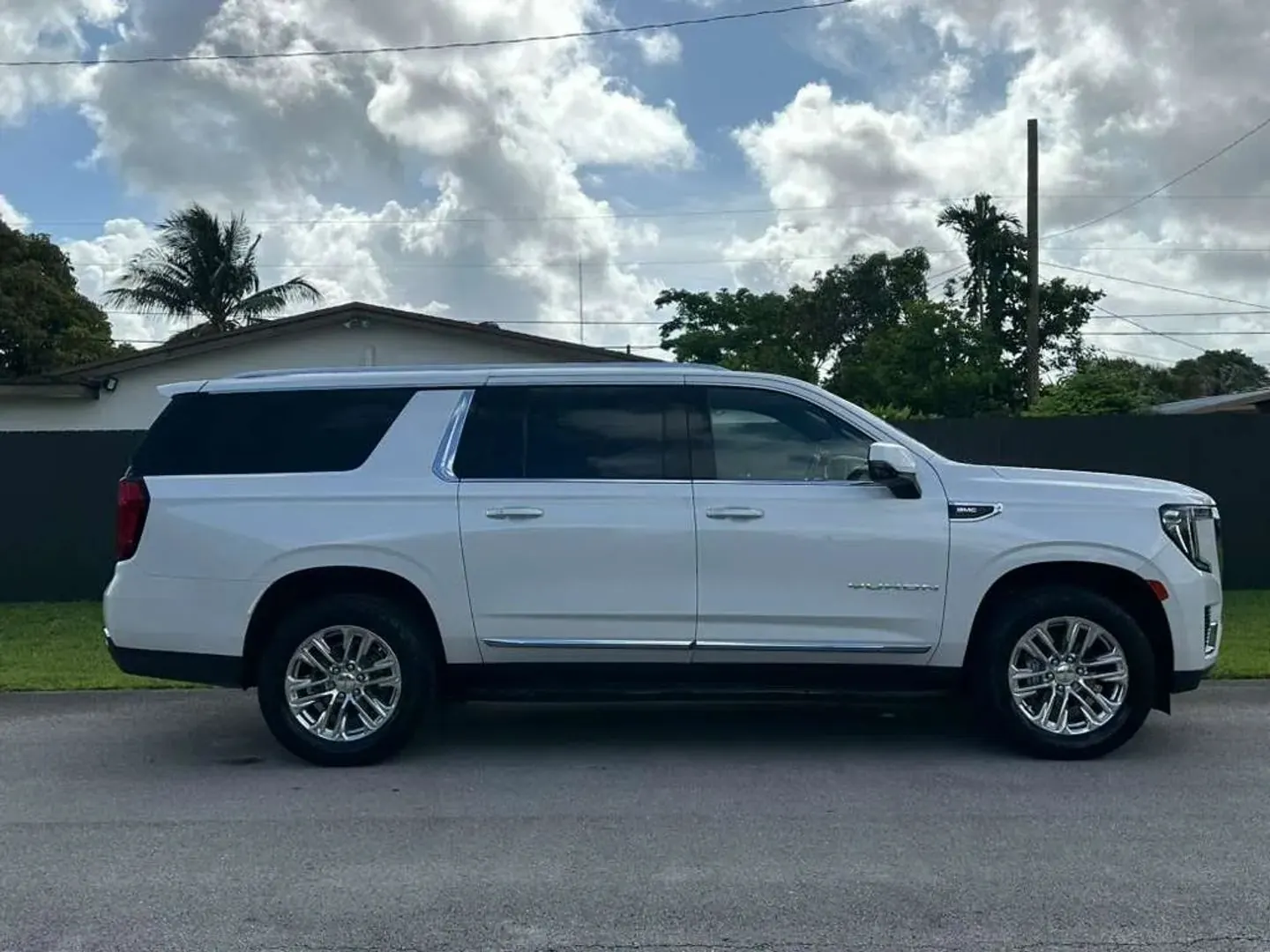 2022 GMC Yukon SLT 2WD - Photo 3