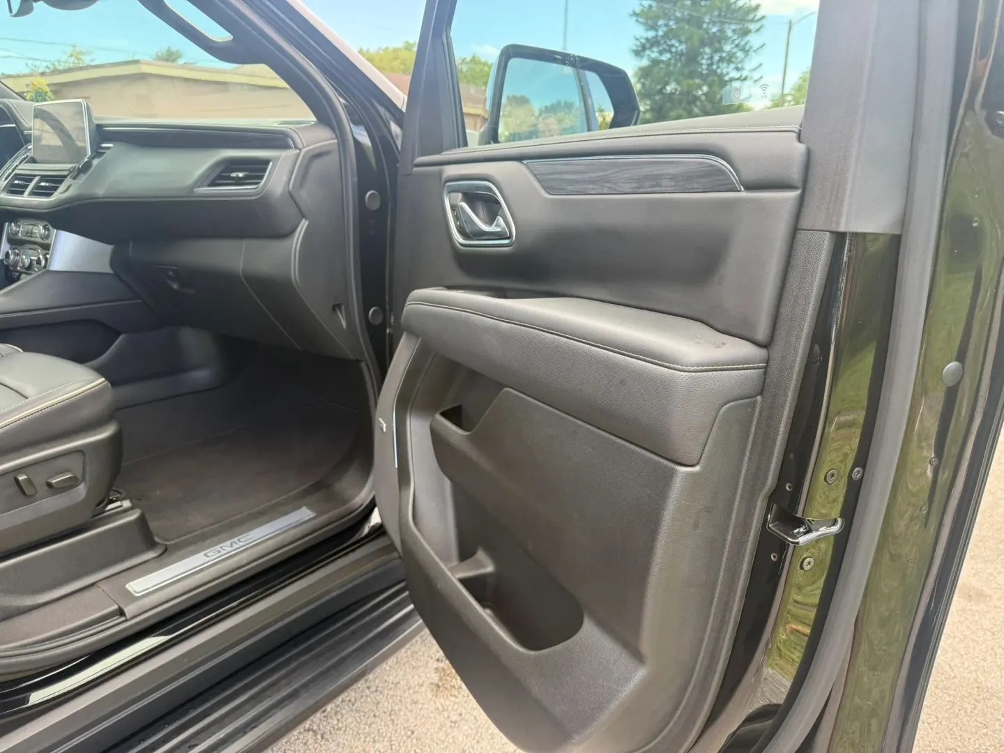 2024 GMC Yukon SLT 2WD - Photo 10