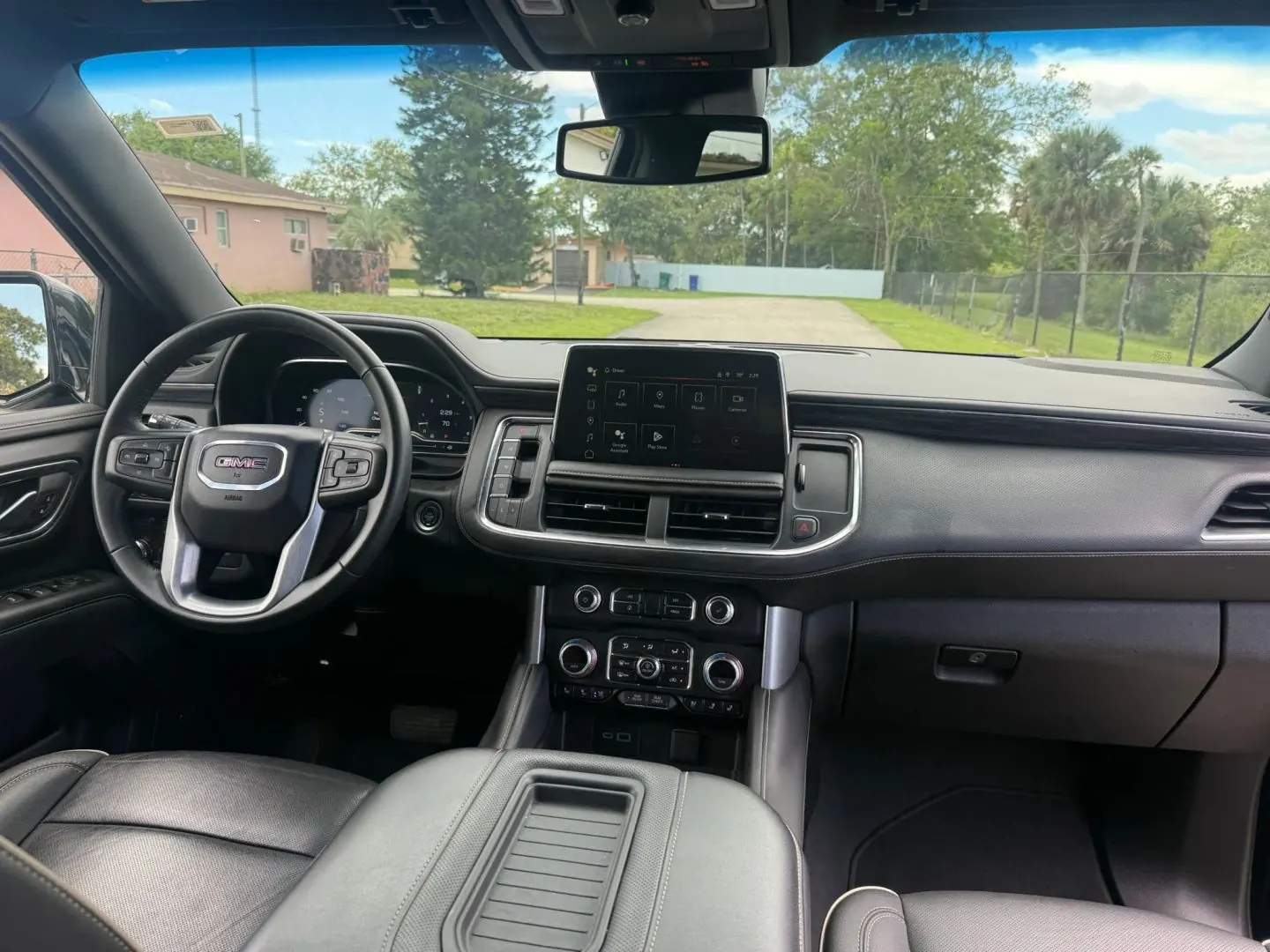2024 GMC Yukon SLT 2WD - Photo 12