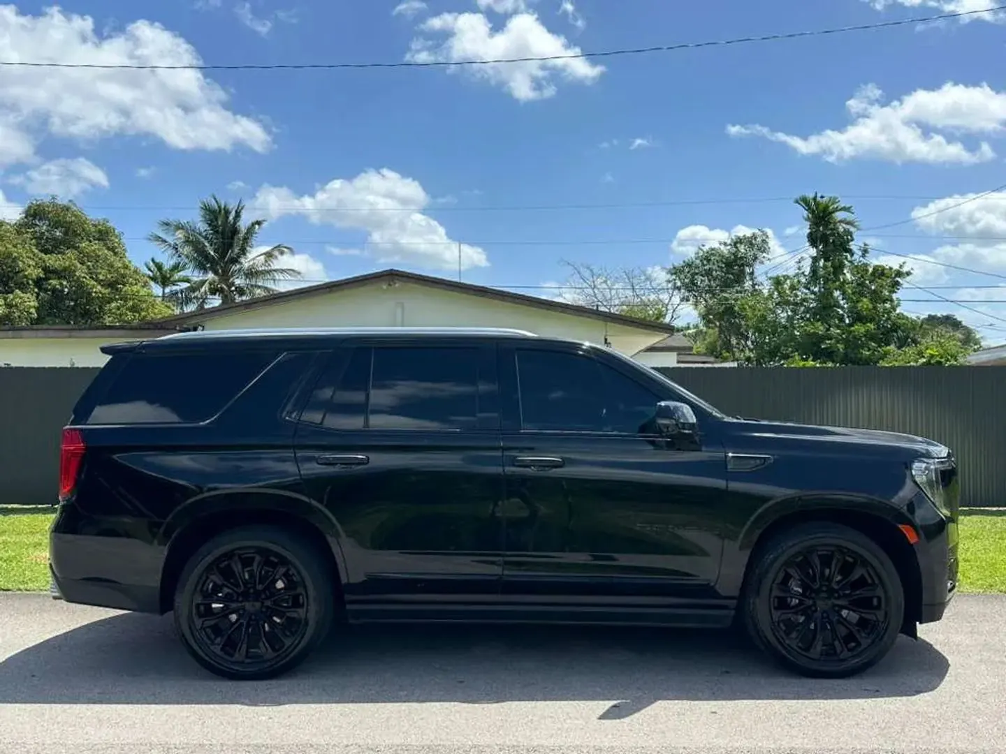 2021 GMC Yukon Denali 4WD - Photo 3