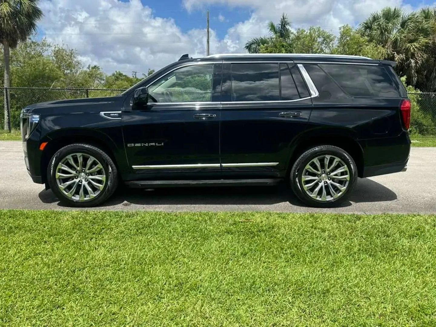 2021 GMC Yukon Denali 4WD - Photo 7