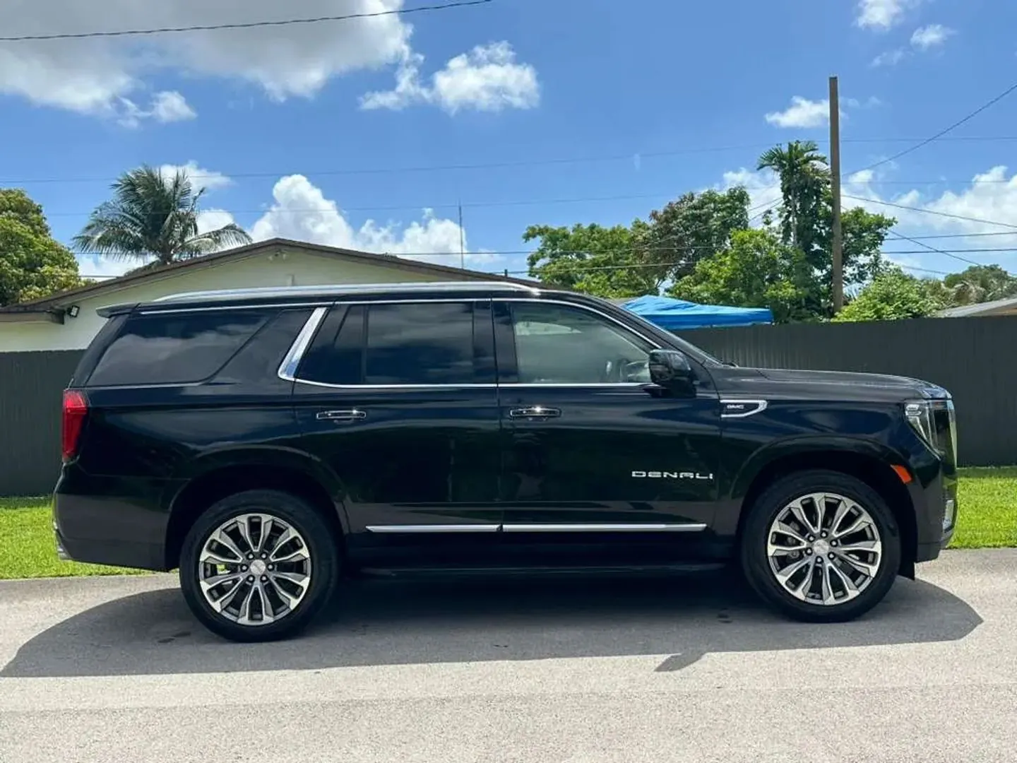 2021 GMC Yukon Denali 4WD - Photo 3