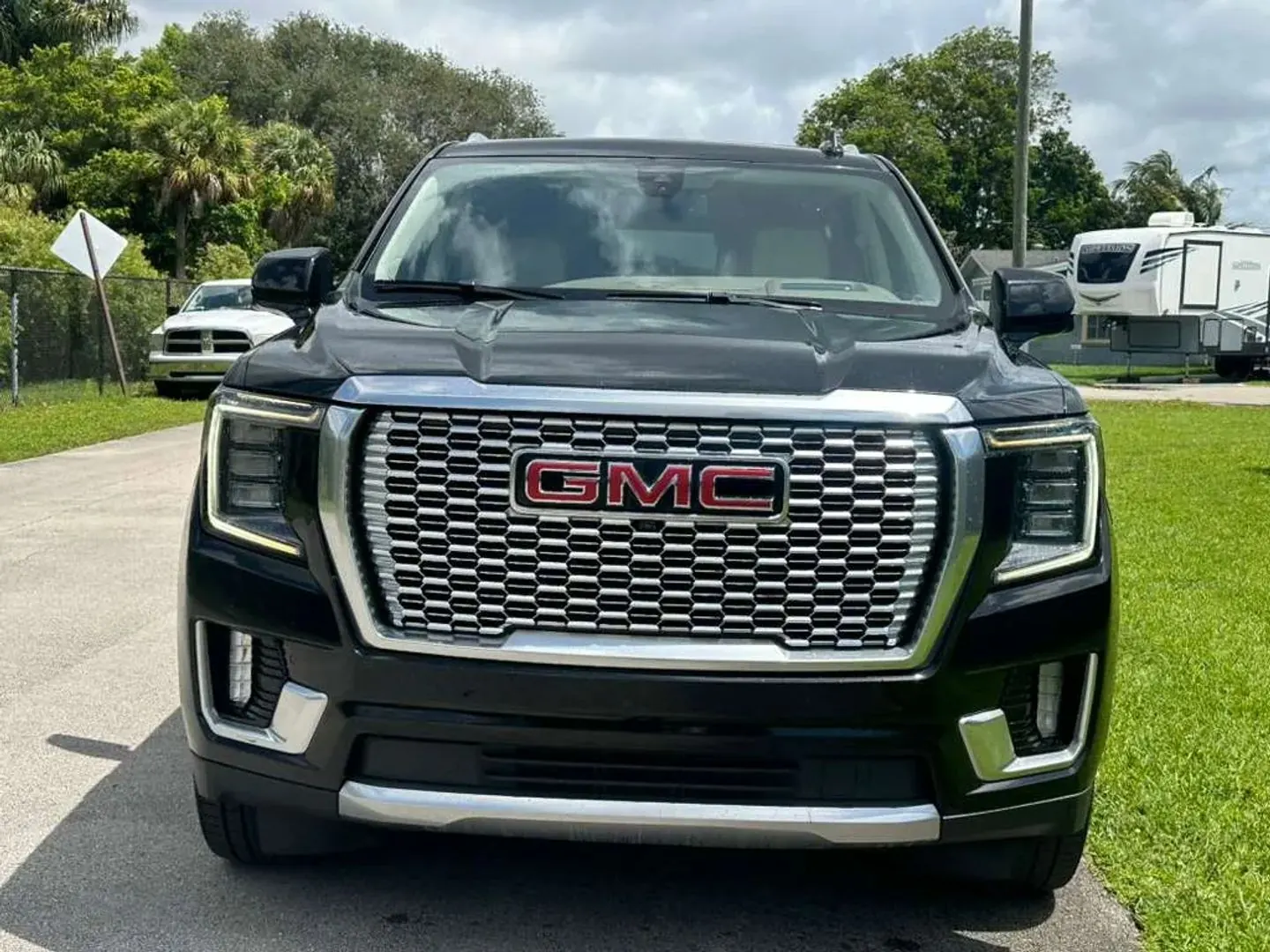 2021 GMC Yukon Denali 4WD - Photo 2
