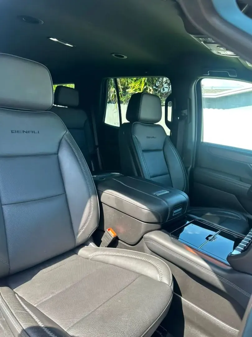 2025 GMC Yukon Denali 4WD - Photo 16