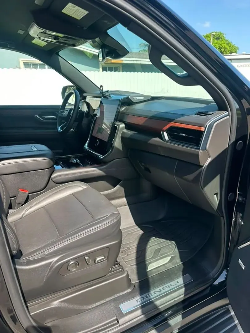 2025 GMC Yukon Denali 4WD - Photo 13
