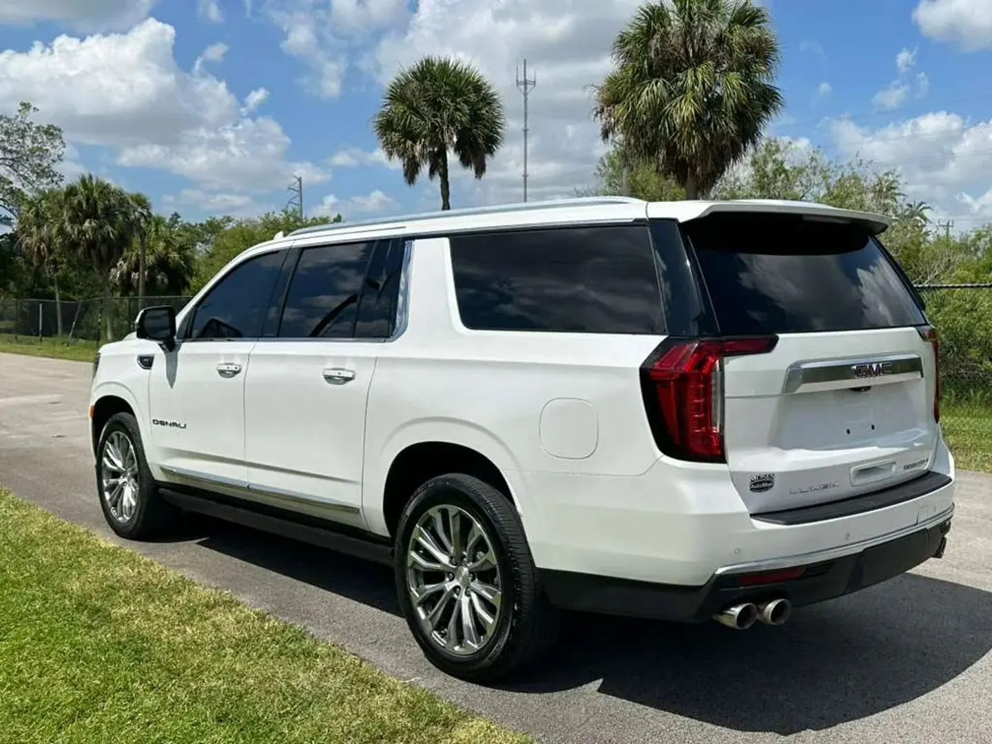 2022 GMC Yukon Denali AWD - Photo 6