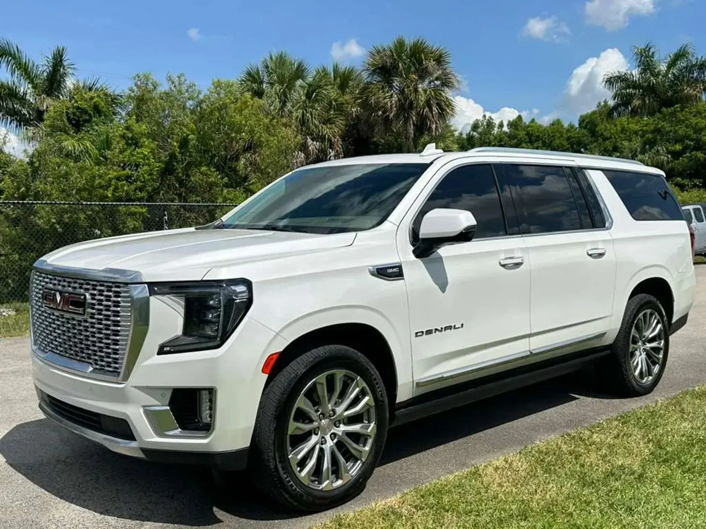 2022 GMC Yukon Denali AWD - Photo 8