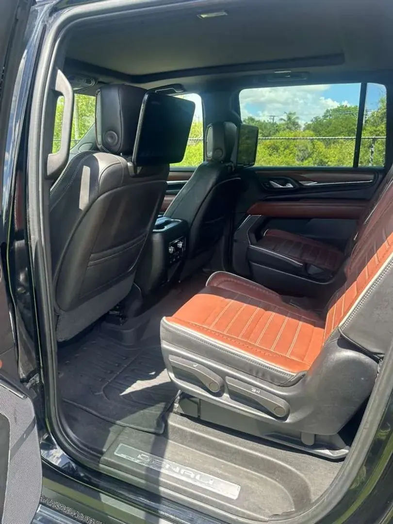 2023 GMC Yukon Denali Ultimate AWD - Photo 10