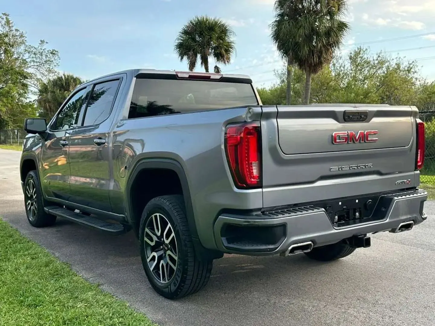 2021 GMC Sierra AT4 4WD Crew Cab Short Box - Photo 5