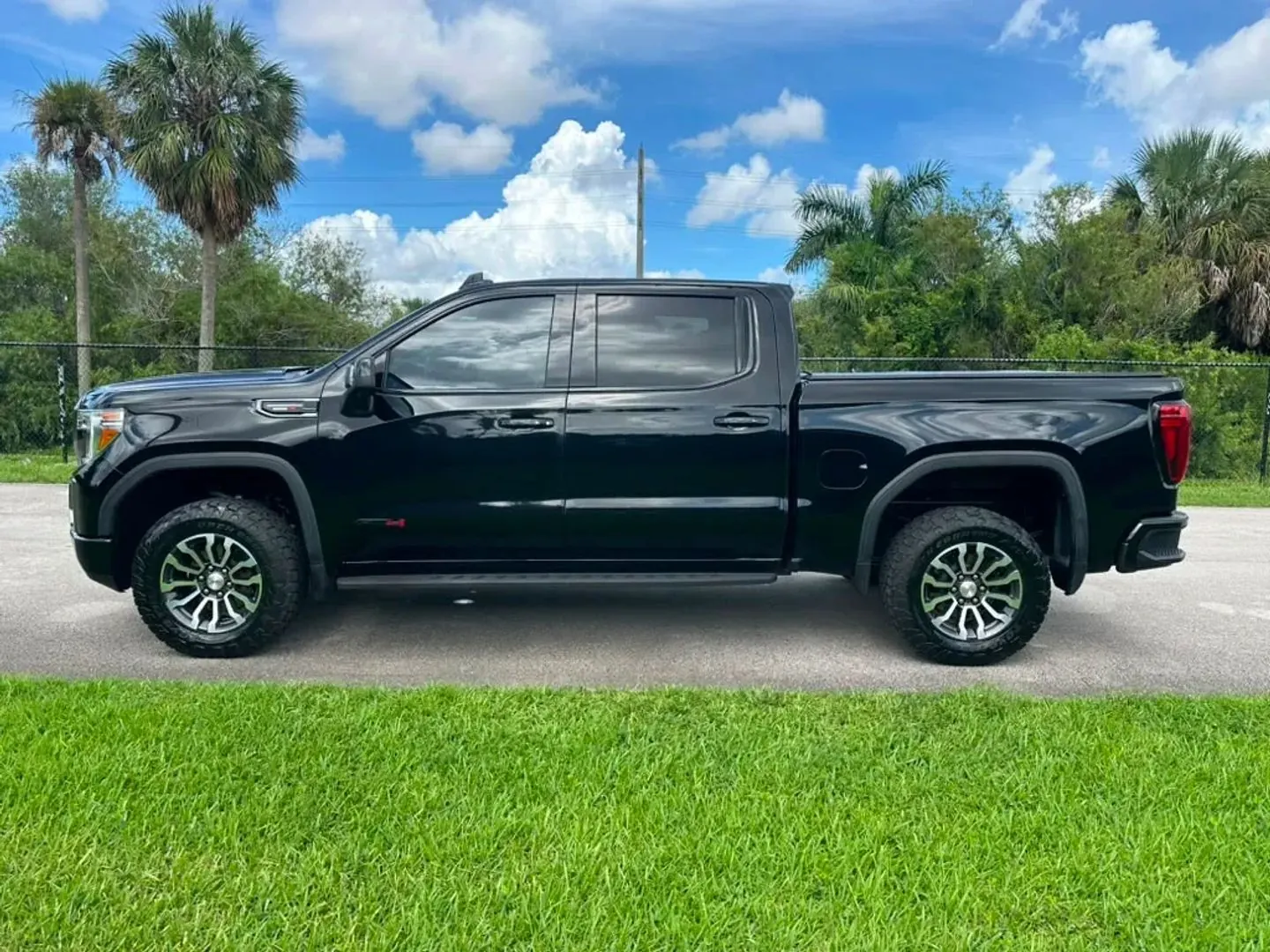 2021 GMC Sierra AT4 4WD Crew Cab Short Box - Photo 7
