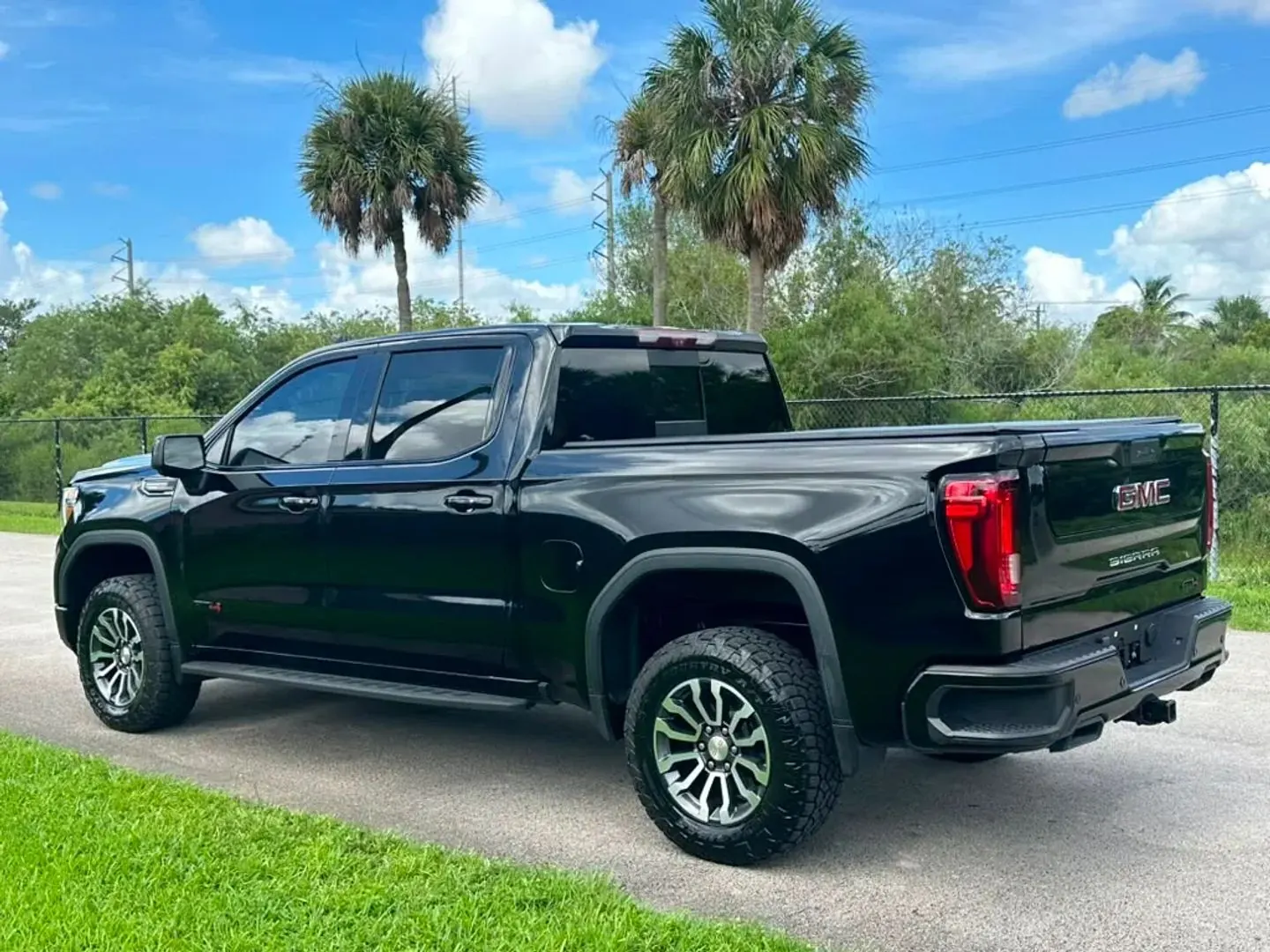 2021 GMC Sierra AT4 4WD Crew Cab Short Box - Photo 6