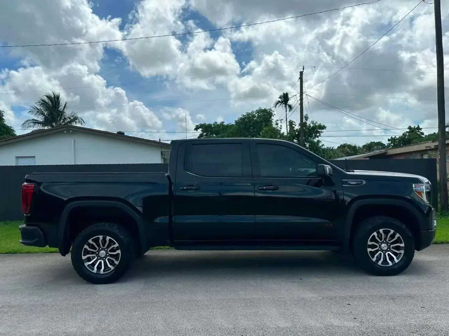 2021 GMC Sierra AT4 4WD Crew Cab Short Box - Photo 3