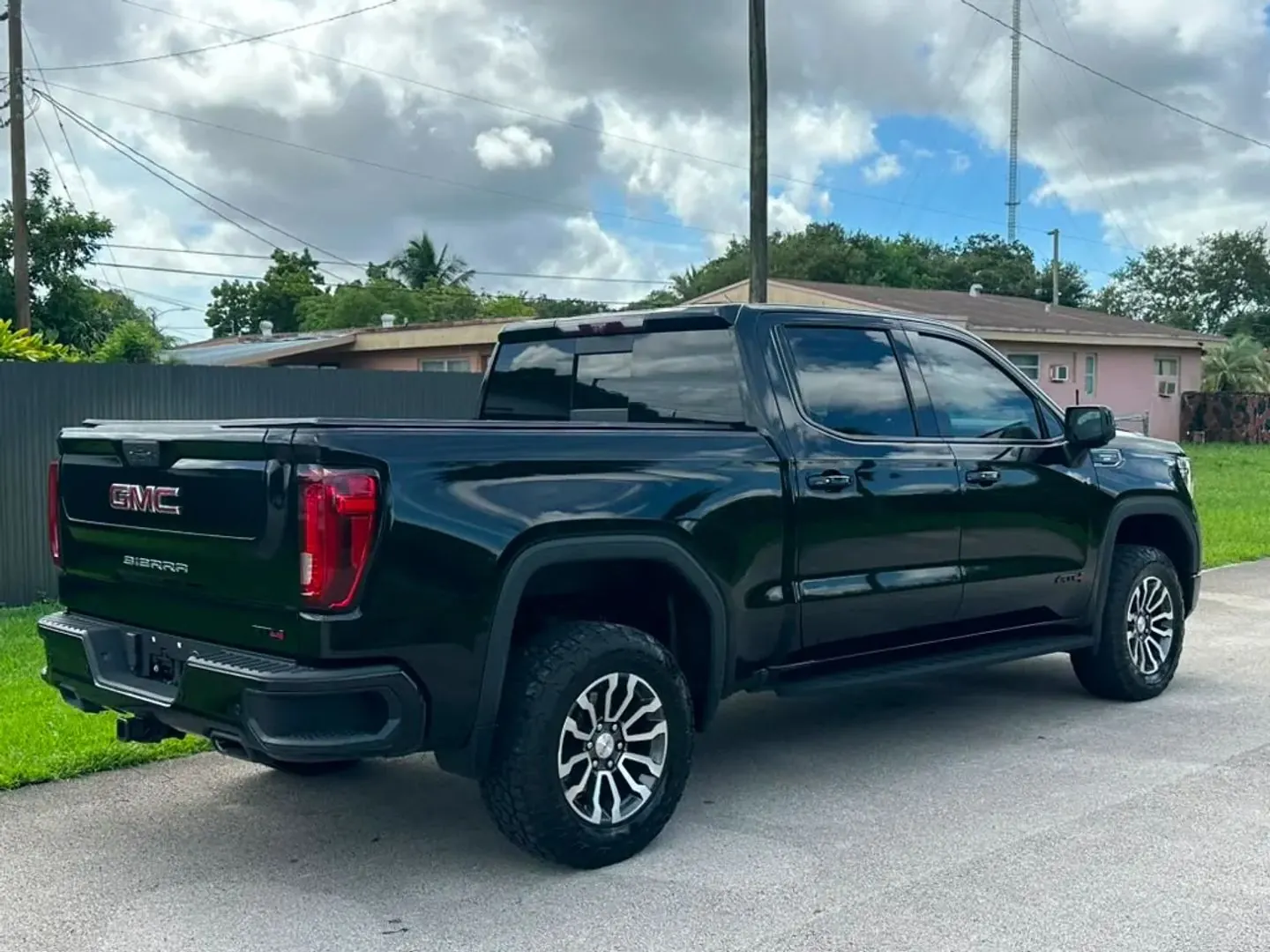 2021 GMC Sierra AT4 4WD Crew Cab Short Box - Photo 4
