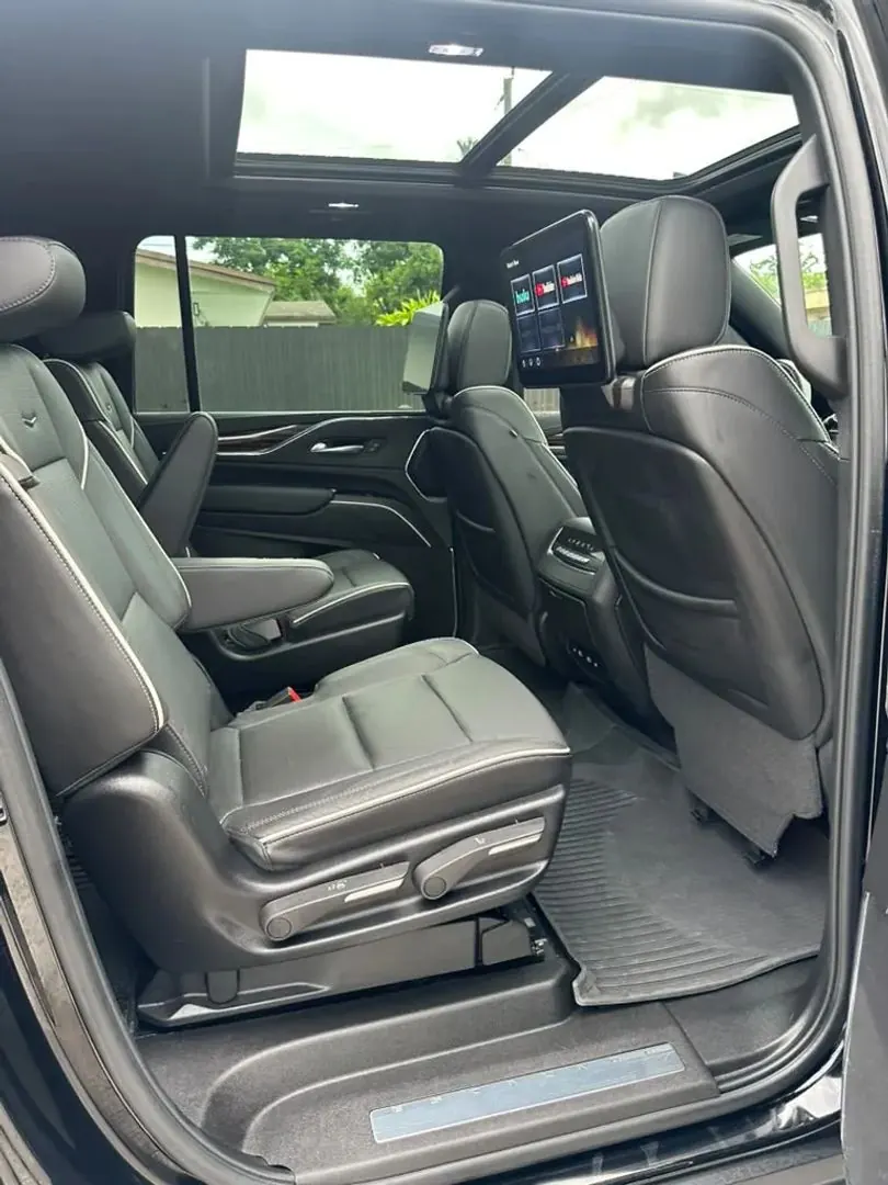 2023 Cadillac Escalade ESV Premium Luxury 4WD - Photo 11