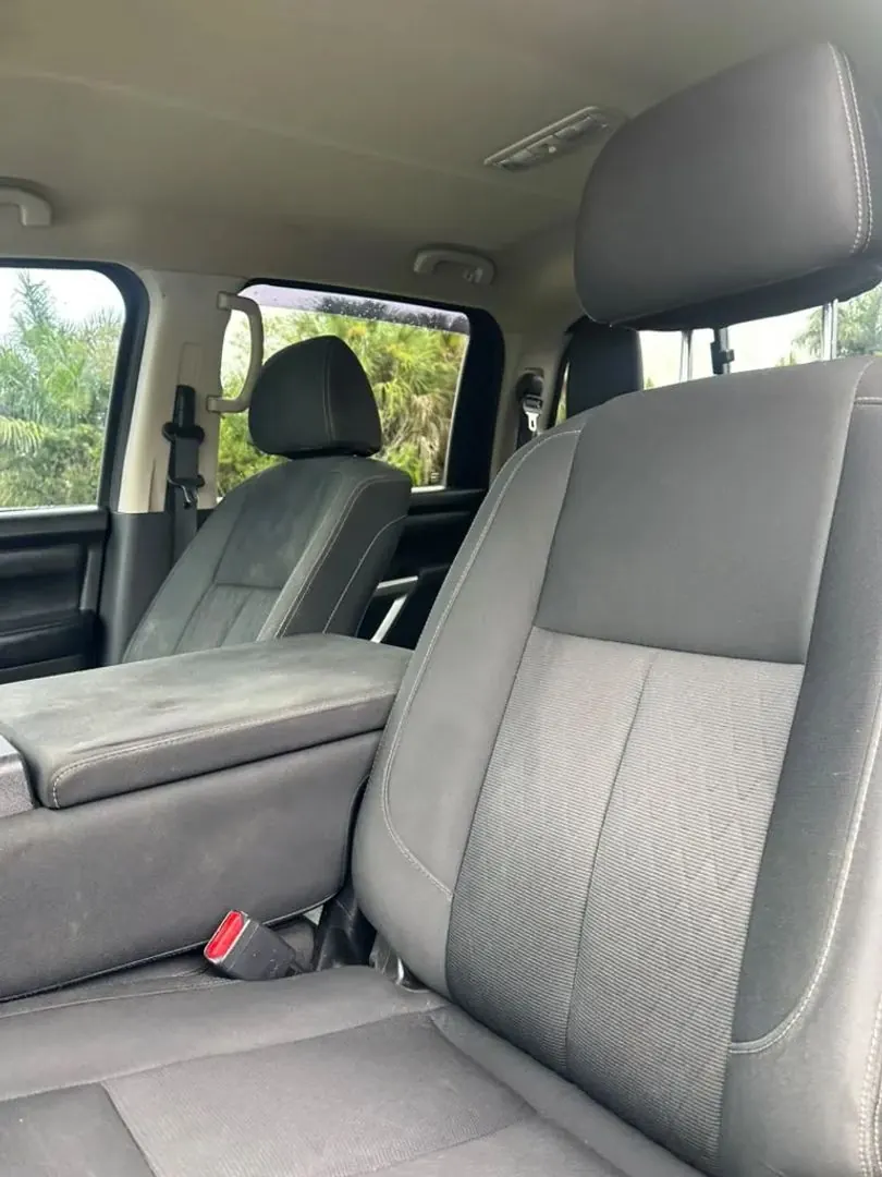 2019 Nissan Titan SV 4WD Crew Cab - Photo 11