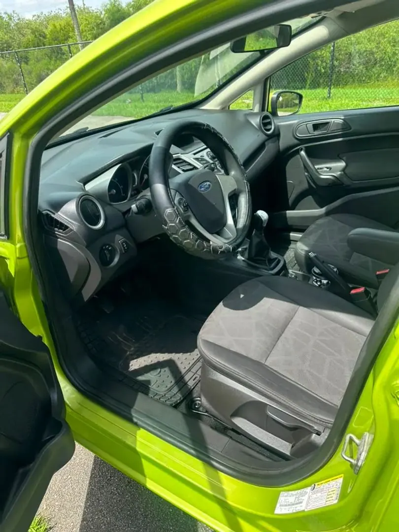 2012 Ford Fiesta SE Sedan - Photo 9