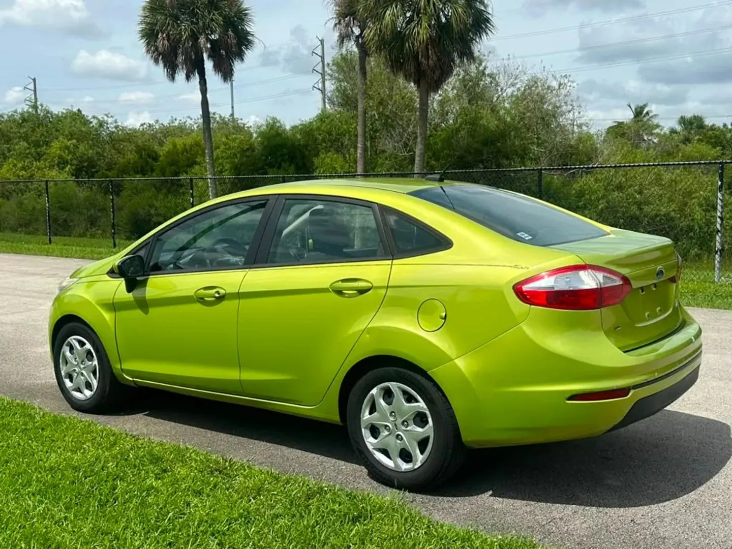 2012 Ford Fiesta SE Sedan - Photo 6