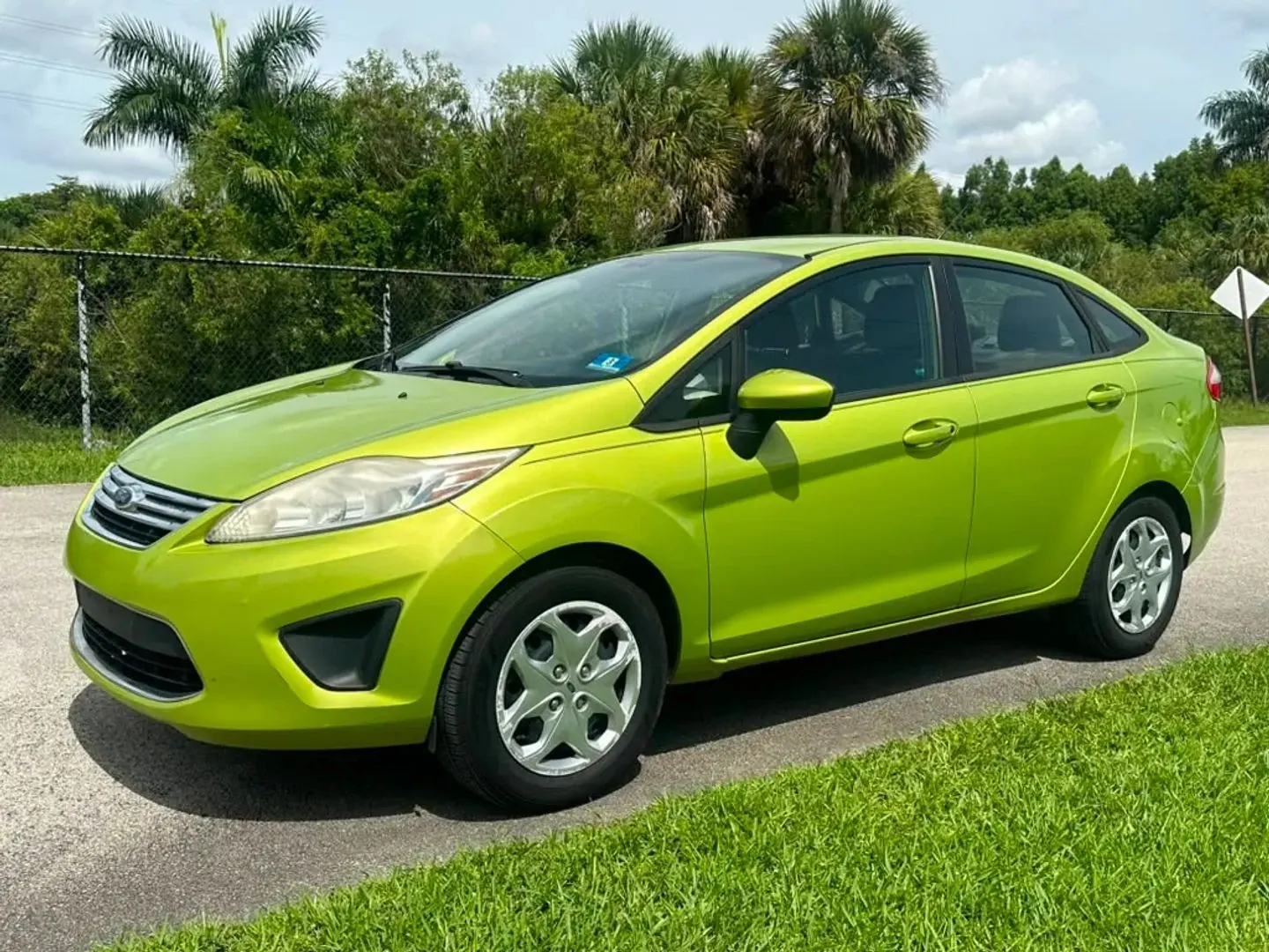 2012 Ford Fiesta SE Sedan - Photo 8