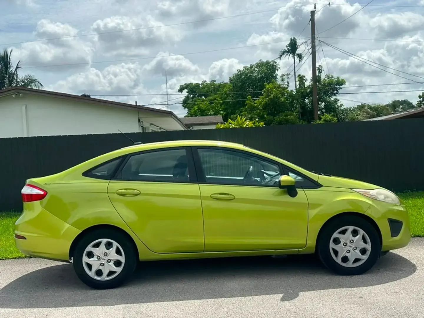 2012 Ford Fiesta SE Sedan - Photo 3
