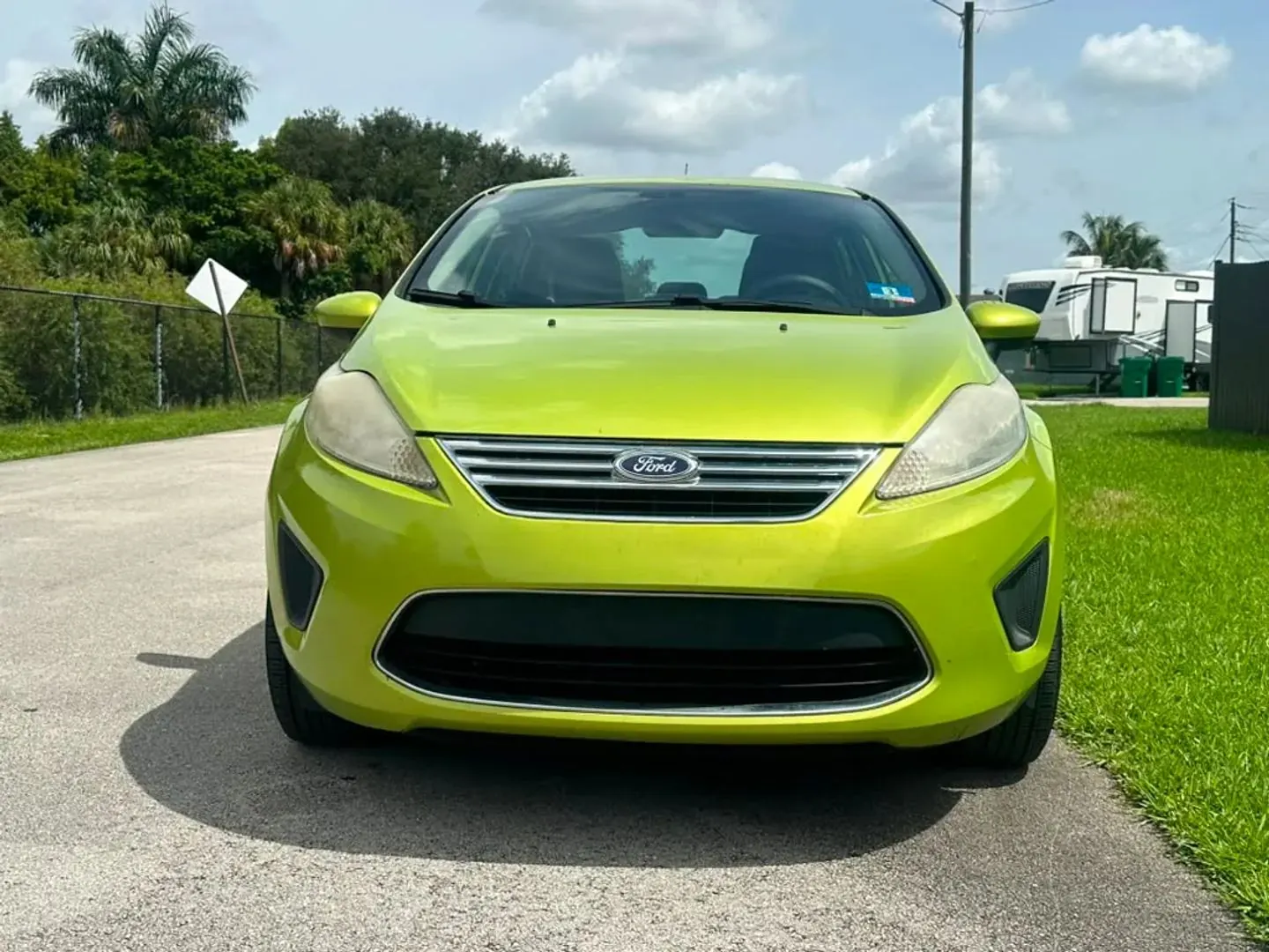 2012 Ford Fiesta SE Sedan - Photo 2