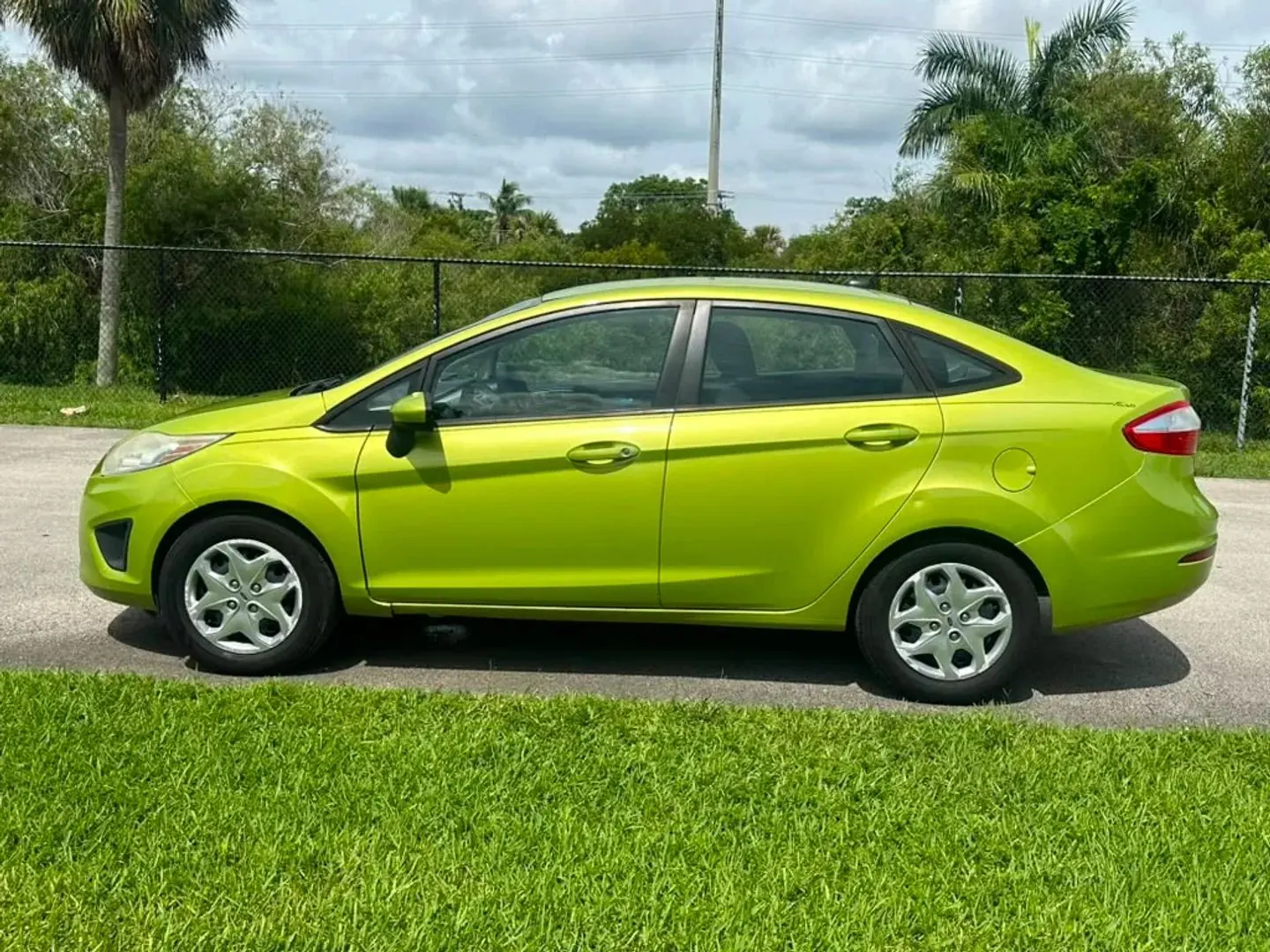 2012 Ford Fiesta SE Sedan - Photo 7
