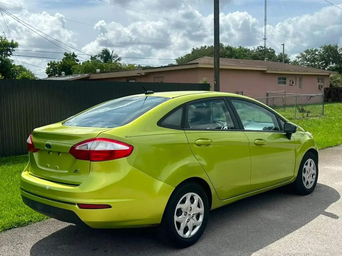 2012 Ford Fiesta SE Sedan - Photo 4