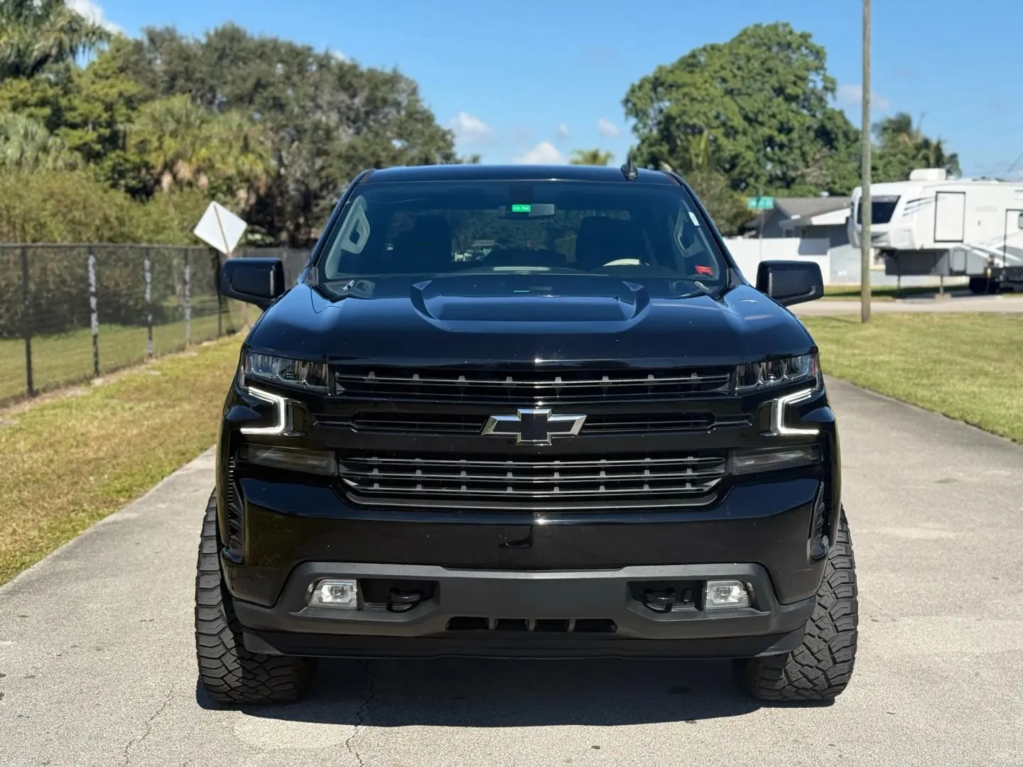 2021 Chevrolet Silverado 1500 RST 4WD Crew Cab Short Box - Photo 2