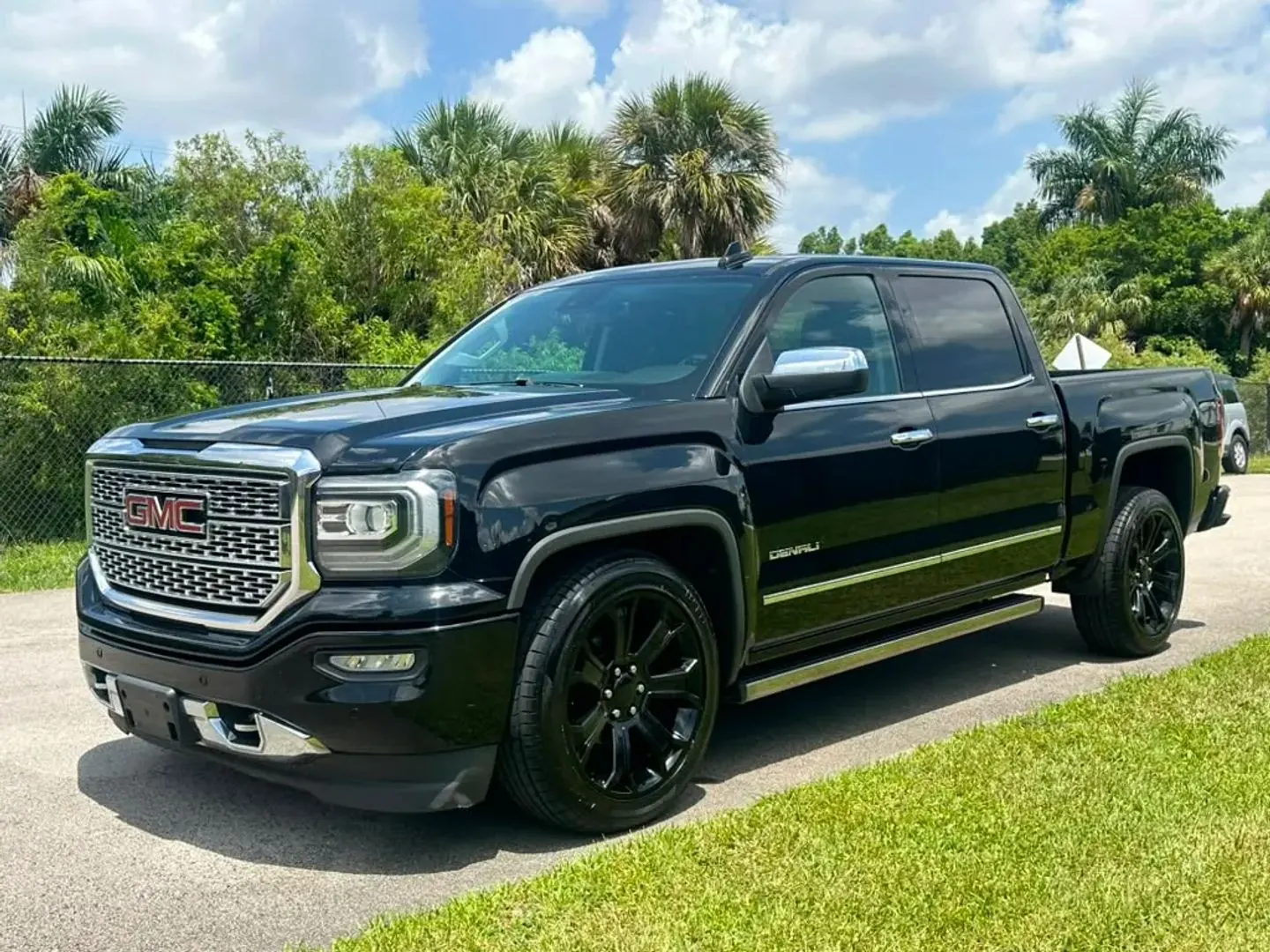 2018 GMC Sierra 4WD Crew Cab Short Box - Photo 8