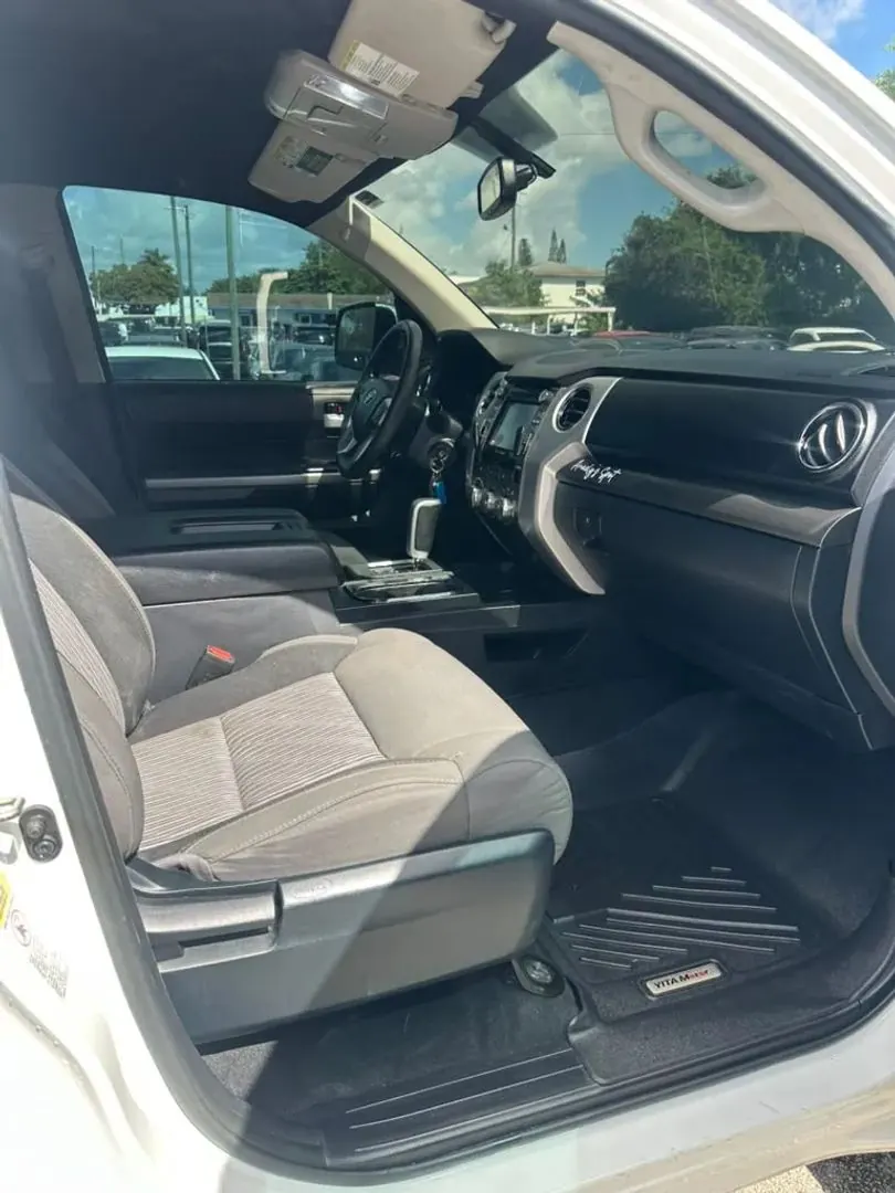 2017 Toyota Tundra SR5 5.7L FFV CrewMax Short - Photo 12