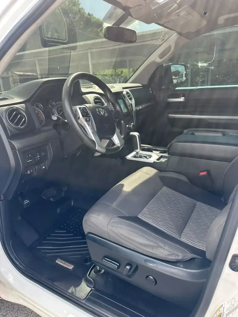2017 Toyota Tundra SR5 5.7L FFV CrewMax Short - Photo 7
