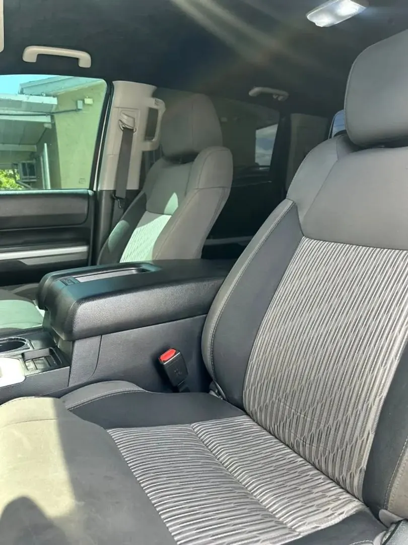 2017 Toyota Tundra SR5 5.7L FFV CrewMax Short - Photo 9
