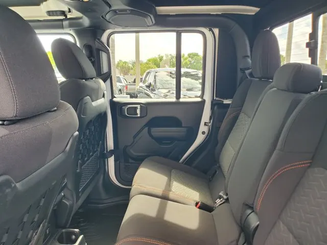 2023 Jeep Gladiator Mojave 4x4 - Photo 27