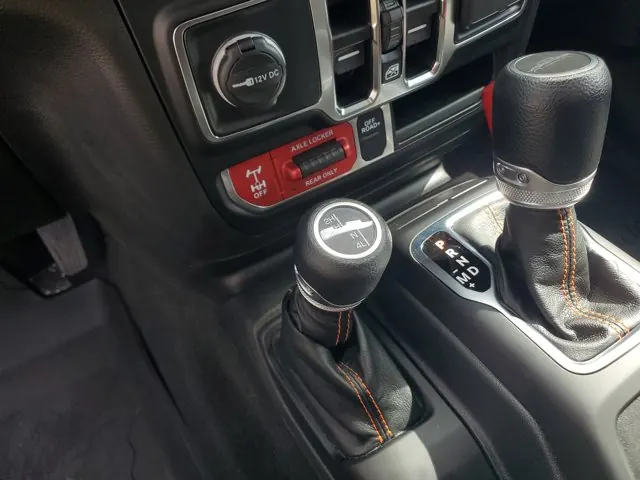 2023 Jeep Gladiator Mojave 4x4 - Photo 23