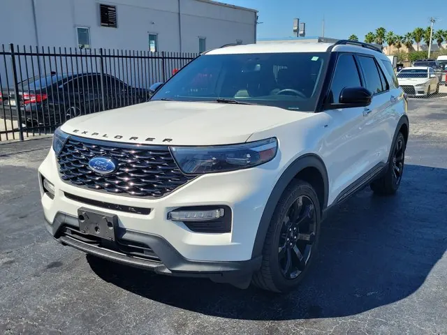 2022 Ford Explorer ST-Line RWD - Photo 3
