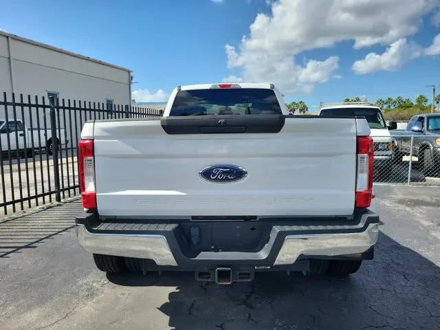 2018 Ford Super Duty F-350 DRW XLT 4WD Crew Cab 8' Box - Photo 5