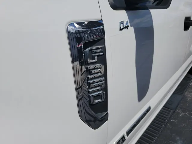 2018 Ford Super Duty F-350 DRW XLT 4WD Crew Cab 8' Box - Photo 3