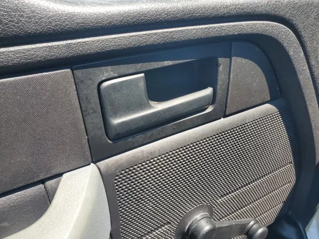2012 Ford F-150 2WD SuperCab 145 XL - Photo 11